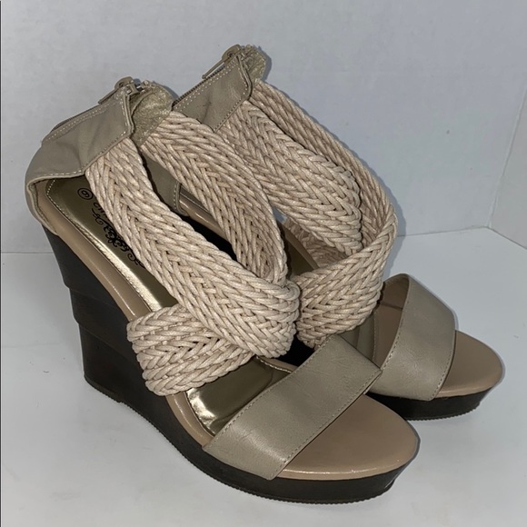 Sold- Charles Albert gold zip woven wedge sandals - Picture 12 of 13